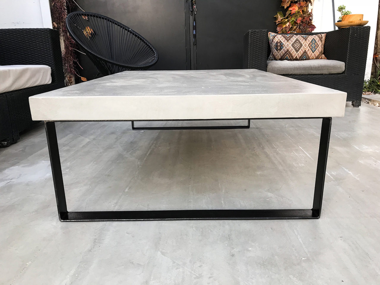 Table basse pieds fer plat | Place Déco