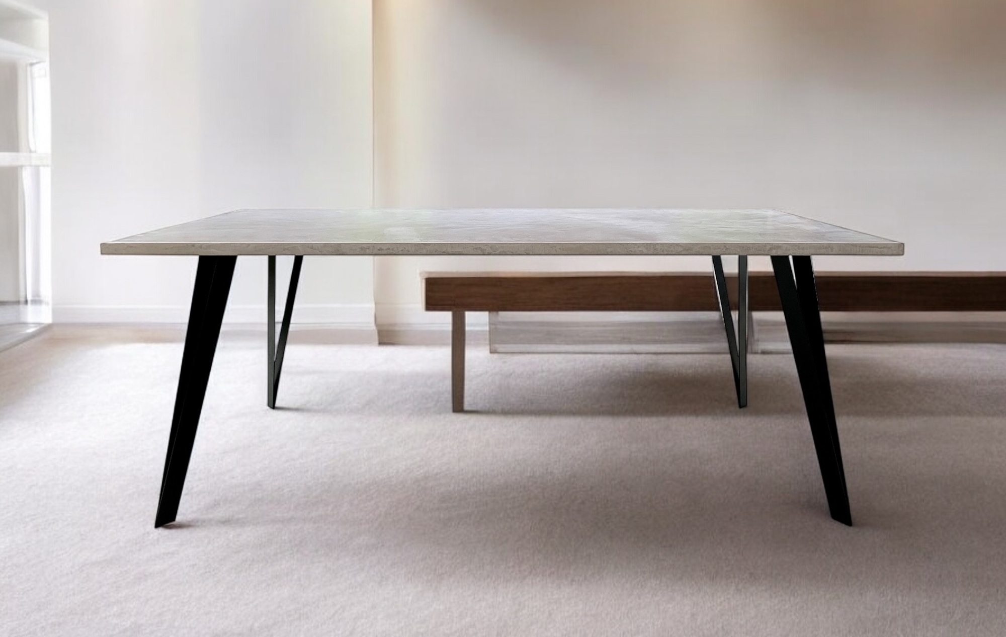 Table béton ciré réalisée entièrement à la main et personnalisable. Caractéristiques : Plateau béton ciré reposant sur 4 pieds acier inclinés Matière pieds : acier noir (réalisé en France)