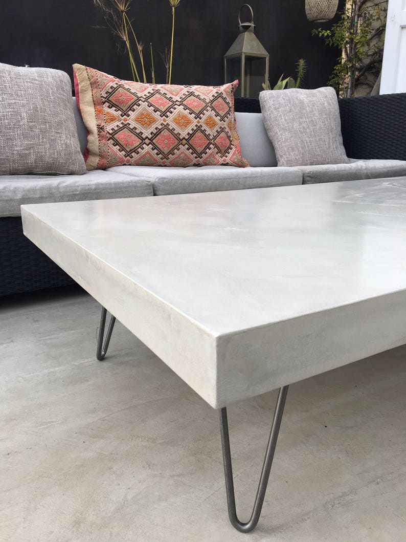 Table basse béton ciré pieds épingles – Image 4