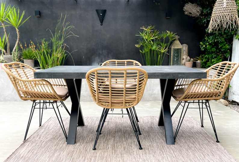 Table béton ciré pieds acier X – Image 6