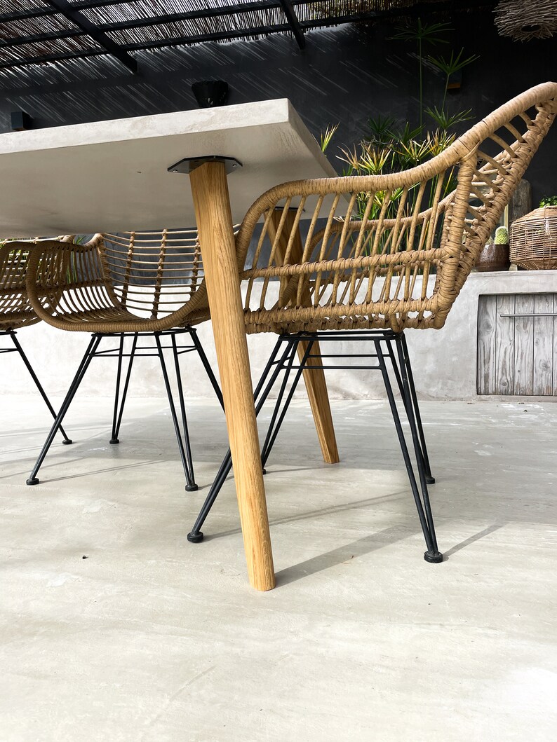 Table béton ciré pieds compas bois – Image 14
