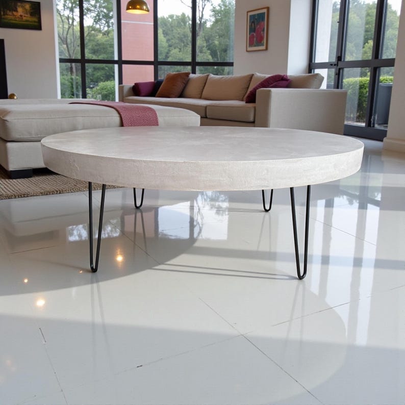 Table basse béton ciré ronde pieds compas bois – Image 11