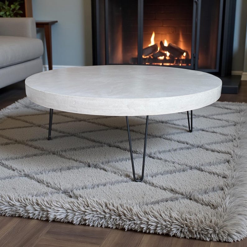 Table basse béton ciré ronde pieds compas bois – Image 10