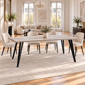 Table béton ciré pieds cavalier, vue entière dans un appartement haussmannien