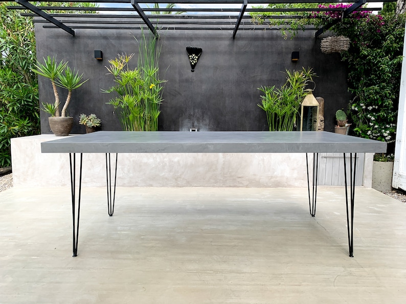Table béton ciré pieds acier épingle – Image 7