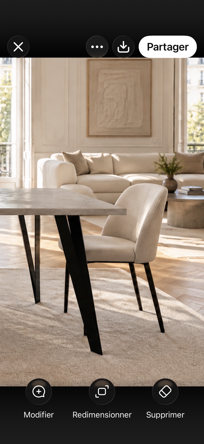 Vue latérale de la table en béton ciré et de son pied cavalier